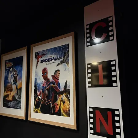 Urban Flat 80 - Cinema Sebastopol Apartment