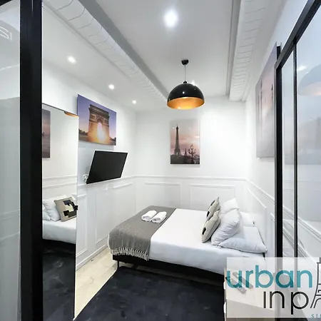 Urban Flat 80 - Cinema Sebastopol Apartment *