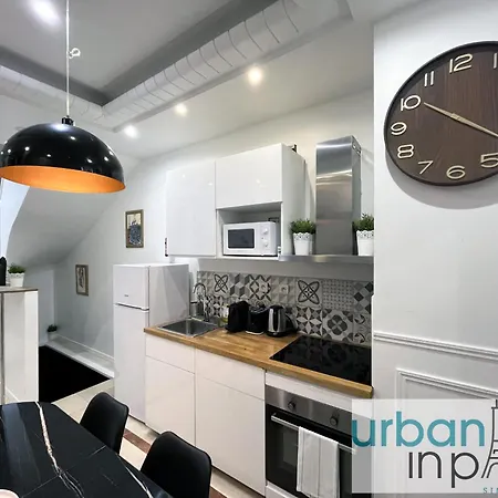 Urban Flat 80 - Cinema Sebastopol Apartment *